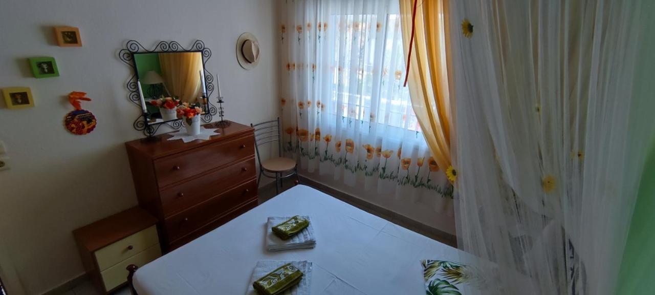 Sunflower Apartment Néa Péramos Bagian luar foto