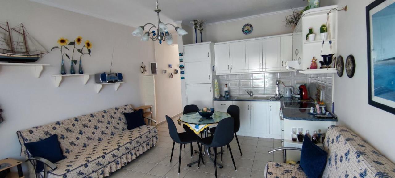 Sunflower Apartment Néa Péramos Bagian luar foto